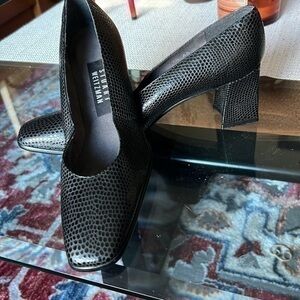 Stuart Weitzman size 7.5AA pumps